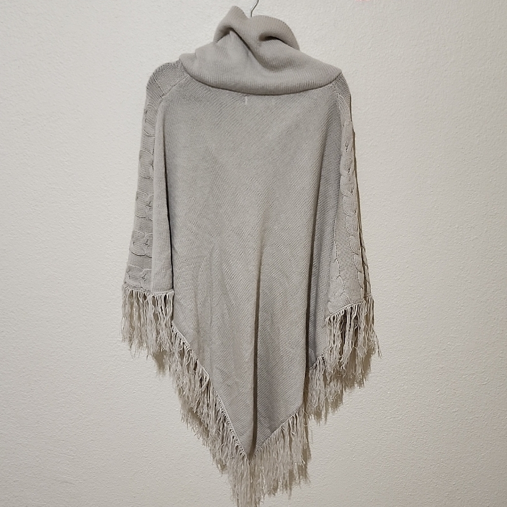 Carolyn Taylor Cream Poncho with Fringe - Picture 8 of 11